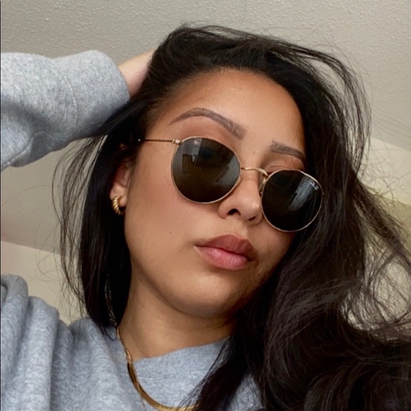 Poshmark profile picture for @messes
